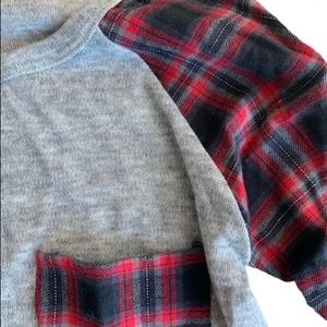 Grey top with plaid sleeves and pocket